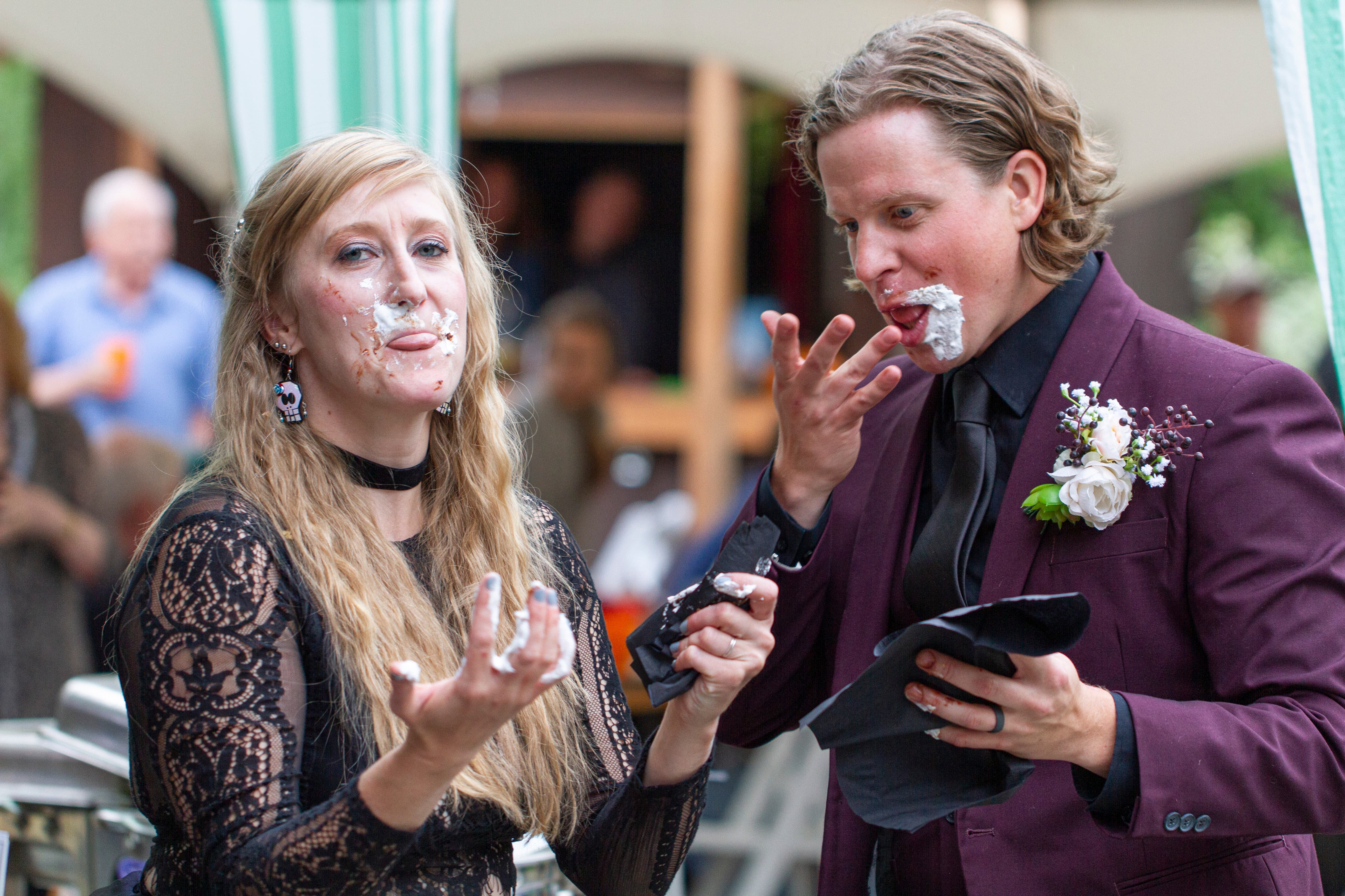 Juli and Jeff's outdoor portraits — couple embracing with mountains in the background